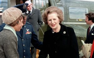 800px-Margaret_Thatcher_near_helicopter